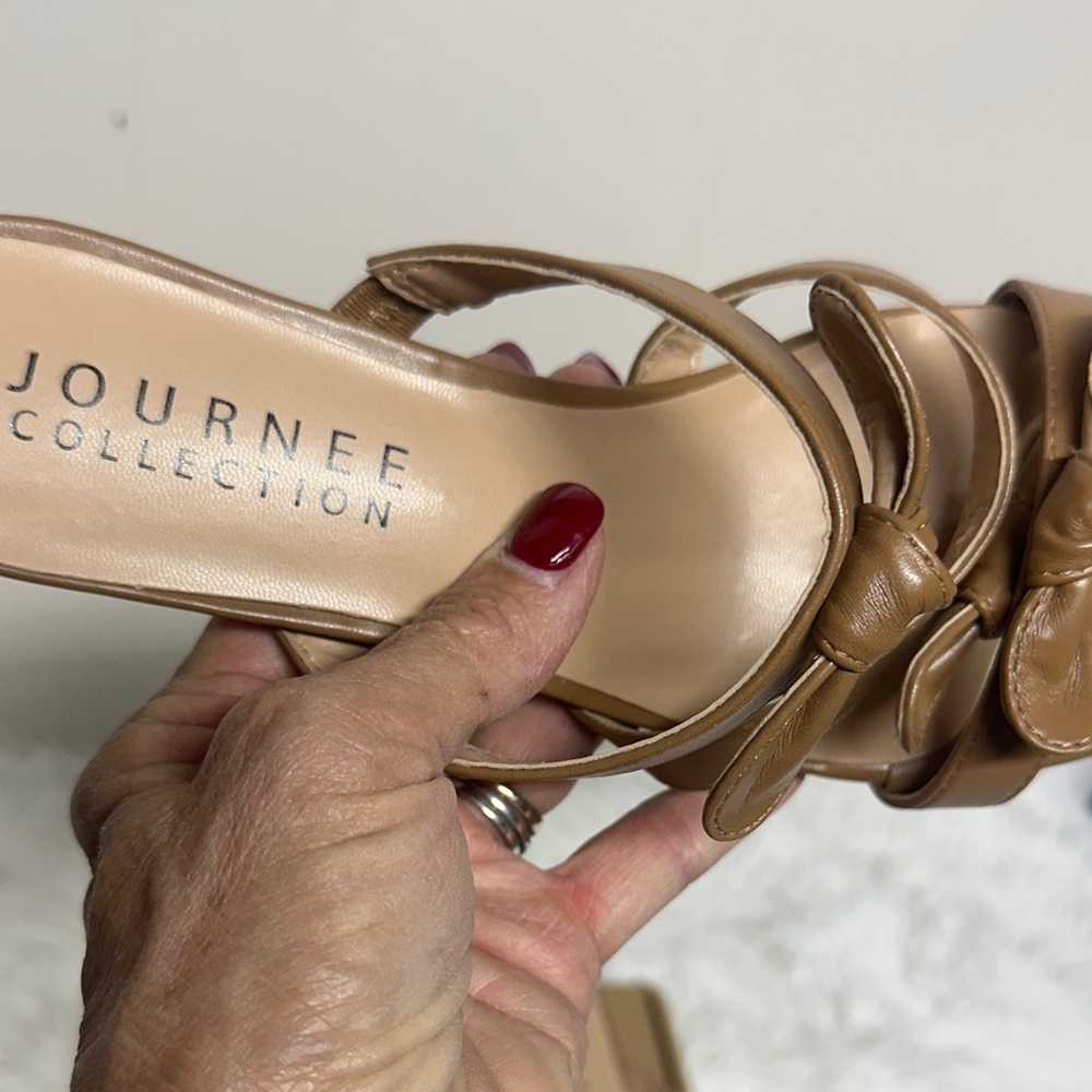 Journee Collection Tan Bow Sandals - Picture 3 of 10